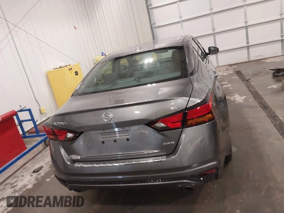 2020 Nissan Altima 2.5 SL with VIN 1N4BL4EW2LC266763, listed as a IAAI auction lot 41741716 with 43,433 mi miles. Bid and sale history available at carsss.com. Image 17.