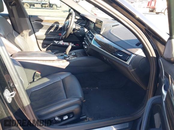 2018 BMW 5 Series M550i xDrive with VIN WBAJB9C55JB049529, listed as a IAAI auction lot 41241917 with 116,265 mi miles and . Bid and sale history available at carsss.com. Image 5.