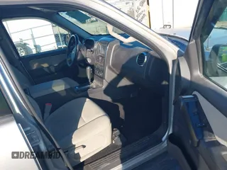 2008 Ford Explorer XLT z VIN 1FMEU73E38UA57643, wystawiony jako IAAI lot #42047634 z przebiegiem 135 336 mil mil oraz . Historia ofert i sprzedaży dostępna na DreamBid. Obrazek 5.