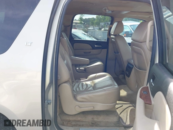 2007 Chevrolet Suburban LTZ with VIN 3GNFC16027G165110, listed as a IAAI auction lot 42120542 with 270,223 mi miles. Bid and sale history available at carsss.com. Image 8.