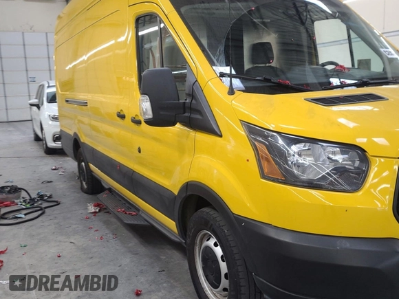 2019 Ford Transit z VIN 1FTYR3XM3KKA38669, wystawiony jako IAAI lot #42619599 z przebiegiem 135 929 mil mil oraz . Historia ofert i sprzedaży dostępna na DreamBid. Obrazek 35.