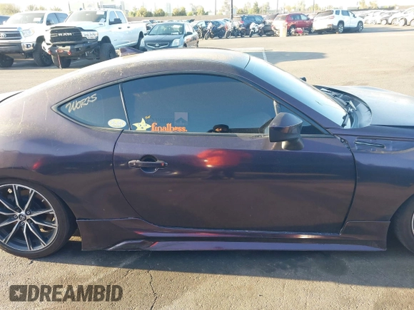2017 Toyota 86 z VIN JF1ZNAA13H9705460, wystawiony jako IAAI lot #41955022 z przebiegiem 83 218 mil mil oraz . Historia ofert i sprzedaży dostępna na DreamBid. Obrazek 14.