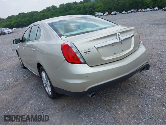 2010 Lincoln MKS z VIN 1LNHL9DR3AG613743, wystawiony jako IAAI lot #42415072 z przebiegiem 69 767 mil mil oraz . Historia ofert i sprzedaży dostępna na DreamBid. Obrazek 3.