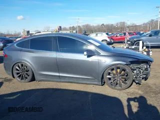 2016 Tesla Model X 70D z VIN 5YJXCAE28GF004461, wystawiony jako IAAI lot #41004214 z przebiegiem 158 962 mil mil oraz . Historia ofert i sprzedaży dostępna na DreamBid. Obrazek 13.