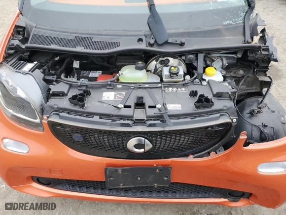 2019 Smart EQ fortwo pure with VIN WMEFJ9BA3KK410320, listed as a Copart auction lot 82931664 with NaN miles and Salvage Title. Bid and sale history available at carsss.com. Image 11.