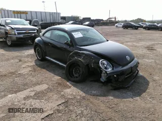2018 Volkswagen Beetle S z VIN 3VWFD7ATXJM705321, wystawiony jako IAAI lot #40118047 z przebiegiem Nie podano mil oraz . Historia ofert i sprzedaży dostępna na DreamBid. Obrazek 1.