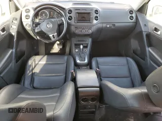 2017 Volkswagen Tiguan S z VIN WVGAV7AX6HK016340, wystawiony jako Copart lot #52073245 z przebiegiem 175 069 mil mil oraz Tytuł czysty. Historia ofert i sprzedaży dostępna na DreamBid. Obrazek 8.
