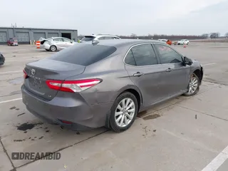 2019 Toyota Camry LE z VIN 4T1B11HK7KU759723, wystawiony jako IAAI lot #41679210 z przebiegiem 35 613 mil mil oraz . Historia ofert i sprzedaży dostępna na DreamBid. Obrazek 4.