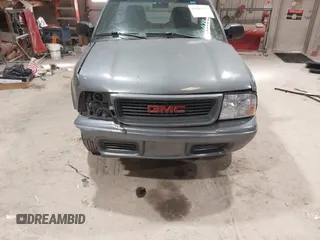 2002 GMC Sonoma SL with VIN 1GTCS145328187323, listed as a IAAI auction lot 41486479 with 85,993 mi miles. Bid and sale history available at carsss.com. Image 12.