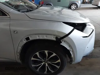 2015 Lexus NX 200t z VIN JTJBARBZ8F2010002, wystawiony jako IAAI lot #42672284 z przebiegiem 97 608 mil mil oraz . Historia ofert i sprzedaży dostępna na DreamBid. Obrazek 19.
