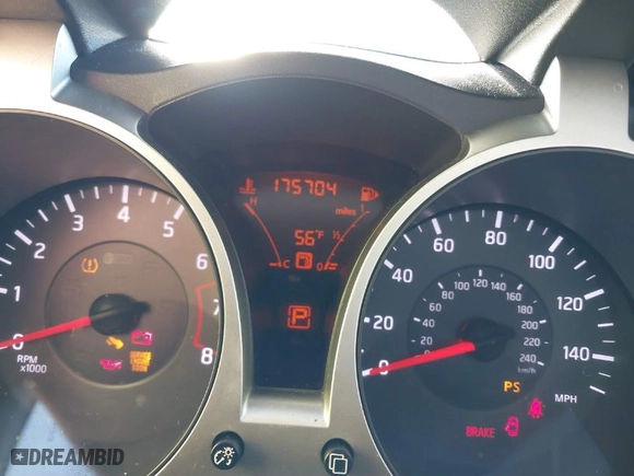 2013 Nissan Juke S with VIN JN8AF5MR6DT203041, listed as a IAAI auction lot 40847523 with 175,704 mi miles. Bid and sale history available at carsss.com. Image 7.