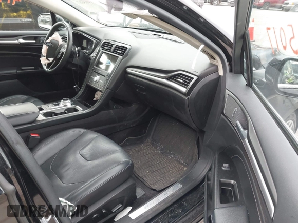 2017 Ford Fusion Titanium z VIN 3FA6P0K98HR200272, wystawiony jako IAAI lot #41905017 z przebiegiem 104 132 mil mil oraz . Historia ofert i sprzedaży dostępna na DreamBid. Obrazek 5.