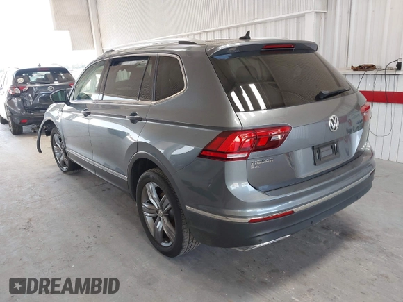 2020 Volkswagen Tiguan SE z VIN 3VV3B7AX0LM007612, wystawiony jako IAAI lot #42275320 z przebiegiem 44 254 mil mil oraz . Historia ofert i sprzedaży dostępna na DreamBid. Obrazek 3.