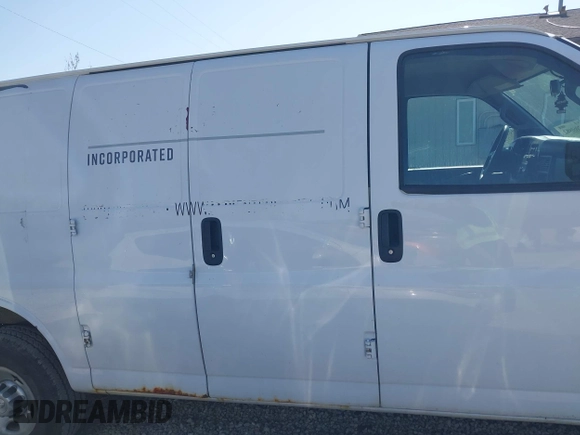 2017 Chevrolet Express Cargo Van with VIN 1GCWGAFF1H1289211, listed as a IAAI auction lot 42060982 with 81,529 mi miles. Bid and sale history available at carsss.com. Image 13.