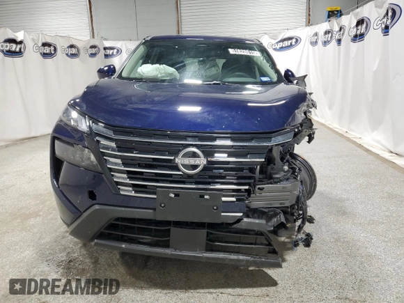 2025 Nissan Rogue SV with VIN 5N1BT3BA5SC822569, listed as a Copart auction lot 51820515 with 2,370 mi miles and Salvage Title. Bid and sale history available at DreamBid. Image 5.