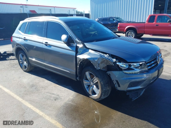 2021 Volkswagen Tiguan SE with VIN 3VV2B7AX2MM001713, listed as a IAAI auction lot 41357396 with 81,872 mi miles. Bid and sale history available at carsss.com. Image 1.
