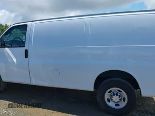 2017 Chevrolet Express Cargo z VIN 1GCWGAFF6H1147484, wystawiony jako IAAI lot #42280800 z przebiegiem 207 357 mil mil oraz . Historia ofert i sprzedaży dostępna na DreamBid. Obrazek 14.
