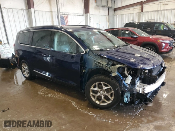 2017 Chrysler Pacifica Limited with VIN 2C4RC1GG7HR812727, listed as a Copart auction lot 63574525 with 172,424 mi miles and Clean title. Bid and sale history available at DreamBid. Image 4.