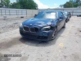 2015 BMW 7 Series 740i z VIN WBAYA6C59FD826726, wystawiony jako IAAI lot #42254240 z przebiegiem 110 006 mil mil oraz . Historia ofert i sprzedaży dostępna na DreamBid. Obrazek 2.