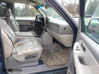 2001 Chevrolet Tahoe LT with VIN 1GNEC13T81R220256, listed as a IAAI auction lot 41800905 with 251,247 mi miles. Bid and sale history available at carsss.com. Image 5.
