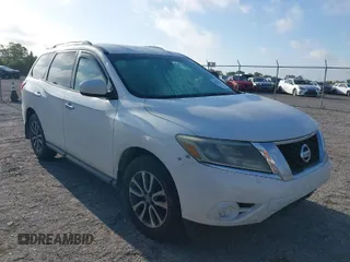 2013 Nissan Pathfinder SV with VIN 5N1AR2MNXDC646674, listed as a IAAI auction lot 41958586 with 238,257 mi miles. Bid and sale history available at carsss.com. Image 1.