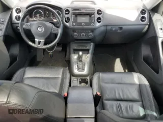 2013 Volkswagen Tiguan SE z VIN WVGAV7AX4DW523112, wystawiony jako Copart lot #53261855 z przebiegiem 86 190 mil mil oraz Szkoda całkowita • Salvage title. Historia ofert i sprzedaży dostępna na DreamBid. Obrazek 8.