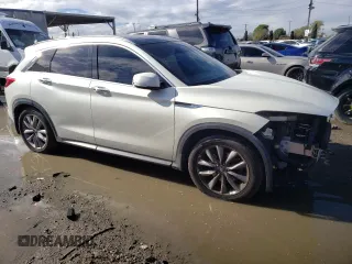 2019 Infiniti QX50 LUXE with VIN 3PCAJ5M19KF133698, listed as a Copart auction lot 38974643 with 69,595 mi miles. Bid and sale history available at carsss.com. Image 4.