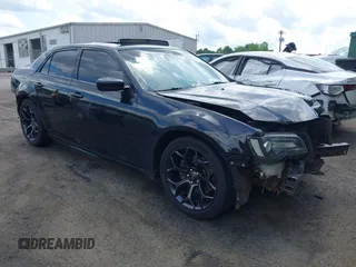 2020 Chrysler 300 S z VIN 2C3CCABT3LH122941, wystawiony jako IAAI lot #42171806 z przebiegiem 119 767 mil mil oraz . Historia ofert i sprzedaży dostępna na DreamBid. Obrazek 1.