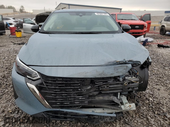 2025 Nissan Sentra SR with VIN 3N1AB8DV2SY203051, listed as a Copart auction lot 42502105 with 816 mi miles and Salvage Title. Bid and sale history available at DreamBid. Image 5.