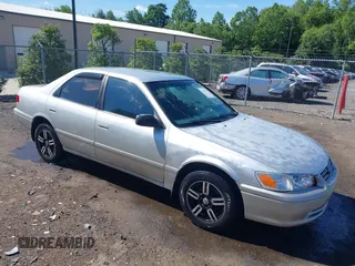 2001 Toyota Camry CE z VIN 4T1BG22K61U862501, wystawiony jako IAAI lot #42269292 z przebiegiem 176 560 mil mil oraz . Historia ofert i sprzedaży dostępna na DreamBid. Obrazek 1.