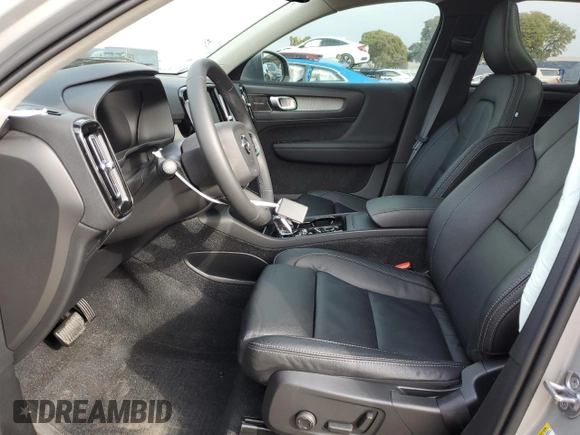 2023 Volvo XC40 Ultimate Bright Theme с VIN YV4L12UA5P2939455, выставлен на аукционе Copart как лот 41344855 с пробегом 18 949 миль миль и Списание • Salvage title. История ставок и продаж доступна на DreamBid. Изображение 7.