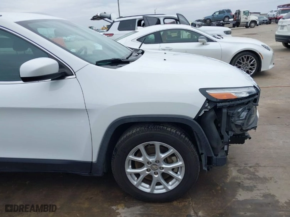2014 Jeep Cherokee Latitude with VIN 1C4PJLCS7EW115466, listed as a IAAI auction lot 41591011 with 57,561 mi miles. Bid and sale history available at carsss.com. Image 18.