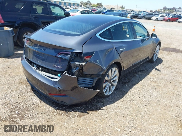 2018 Tesla Model 3 Long Range Battery z VIN 5YJ3E1EB8JF105886, wystawiony jako IAAI lot #42268190 z przebiegiem 80 917 mil mil oraz . Historia ofert i sprzedaży dostępna na DreamBid. Obrazek 4.