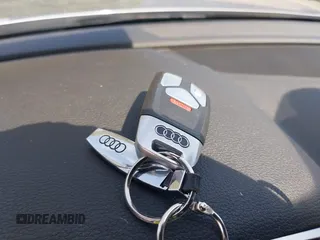 2021 Audi Q5 Premium Plus z VIN WA1BAAFY6M2130653, wystawiony jako IAAI lot #42138199 z przebiegiem 42 127 mil mil oraz . Historia ofert i sprzedaży dostępna na DreamBid. Obrazek 11.
