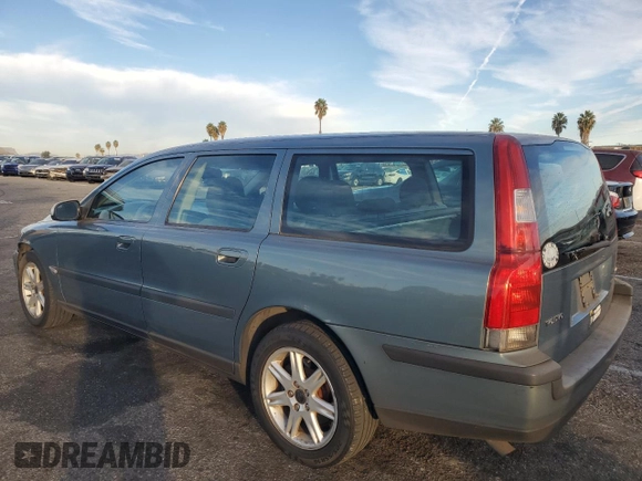 2002 Volvo V70 with VIN YV1SW61R422229256, listed as a Copart auction lot 76397624 with 118,235 mi miles and Salvage Title. Bid and sale history available at carsss.com. Image 2.