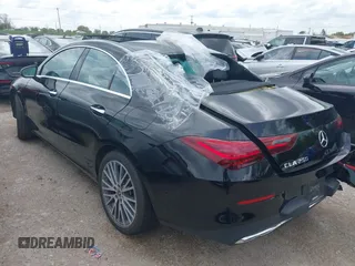 2025 Mercedes-Benz CLA 250 z VIN W1K5J4GB3SN516138, wystawiony jako IAAI lot #41903335 z przebiegiem 12 318 mil mil oraz . Historia ofert i sprzedaży dostępna na DreamBid. Obrazek 3.