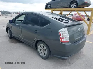 2006 Toyota Prius z VIN JTDKB20U567081644, wystawiony jako IAAI lot #42328410 z przebiegiem 138 708 mil mil oraz . Historia ofert i sprzedaży dostępna na DreamBid. Obrazek 3.