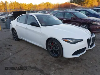 2022 Alfa Romeo Giulia Veloce z VIN ZARFANBNXN7664484, wystawiony jako IAAI lot #41306418 z przebiegiem Nie podano mil oraz . Historia ofert i sprzedaży dostępna na DreamBid. Obrazek 1.