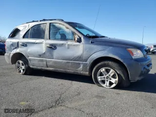 2005 Kia Sorento LX with VIN KNDJD733X55410306, listed as a Copart auction lot 45815005 with 104,153 mi miles and Salvage Title. Bid and sale history available at carsss.com. Image 4.