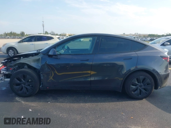 2024 Tesla Model Y with VIN 7SAYGDED3RA329355, listed as a IAAI auction lot 42343269 with 8,334 mi miles and . Bid and sale history available at DreamBid. Image 15.