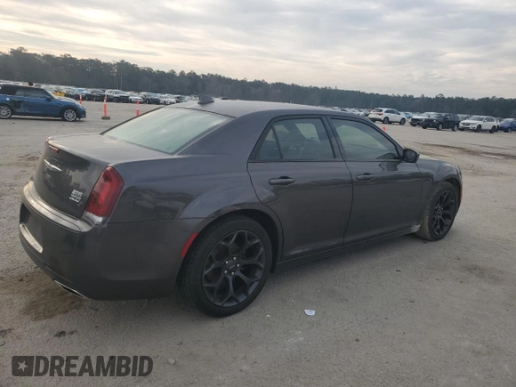 2019 Chrysler 300 S z VIN 2C3CCABG5KH585486, wystawiony jako Copart lot #48126285 z przebiegiem 131 088 mil mil oraz Szkoda całkowita • Salvage title. Historia ofert i sprzedaży dostępna na DreamBid. Obrazek 3.