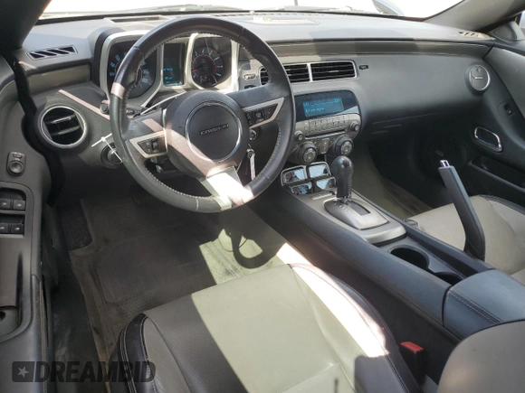 2011 Chevrolet Camaro 2LT z VIN 2G1FC3DD8B9157843, wystawiony jako Copart lot #56409905 z przebiegiem 60 097 mil mil oraz Szkoda całkowita • Salvage title. Historia ofert i sprzedaży dostępna na DreamBid. Obrazek 8.