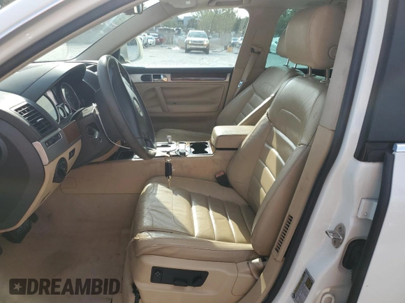 2008 Volkswagen Touareg V6 z VIN WVGBE77L78D052289, wystawiony jako Copart lot #58817765 z przebiegiem 139 818 mil mil oraz Tytuł czysty. Historia ofert i sprzedaży dostępna na DreamBid. Obrazek 7.