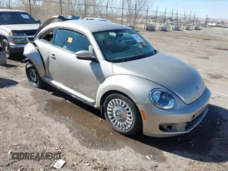 2013 Volkswagen Beetle с VIN 3VWHX7AT0DM663696, выставлен на аукционе IAAI как лот 41485832 с пробегом 111 465 миль миль и . История ставок и продаж доступна на DreamBid. Изображение 1.