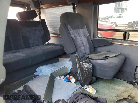 1996 Ford Econoline Cargo z VIN 1FDEE14H2THB04228, wystawiony jako Copart lot #85051754 z przebiegiem Nie podano mil oraz Szkoda całkowita • Salvage title. Historia ofert i sprzedaży dostępna na DreamBid. Obrazek 11.