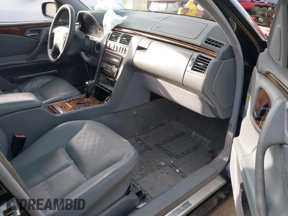 2001 Mercedes-Benz E-Class with VIN WDBJH65JX1B290284, listed as a IAAI auction lot 41713265 with 1 mi miles. Bid and sale history available at carsss.com. Image 5.