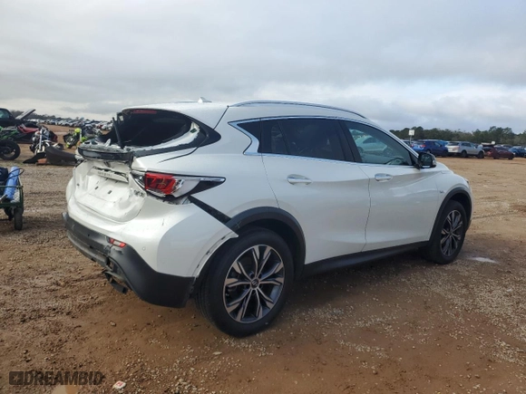 2017 Infiniti QX30 Premium with VIN SJKCH5CR6HA035058, listed as a Copart auction lot 45188845 with 86,593 mi miles and Salvage Title. Bid and sale history available at carsss.com. Image 3.
