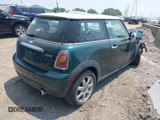 2009 MINI Hardtop z VIN WMWMF33549TU71313, wystawiony jako IAAI lot #42483891 z przebiegiem 122 577 mil mil oraz . Historia ofert i sprzedaży dostępna na DreamBid. Obrazek 4.