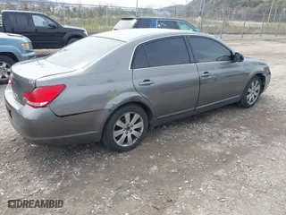 2005 Toyota Avalon XL with VIN 4T1BK36B25U035857, listed as a IAAI auction lot 42032881 with 198,737 mi miles. Bid and sale history available at carsss.com. Image 4.