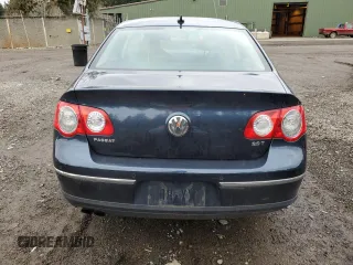 2008 Volkswagen Passat 2.0T z VIN WVWEK73CX8E205869, wystawiony jako Copart lot #46004675 z przebiegiem 110 945 mil mil oraz Tytuł czysty. Historia ofert i sprzedaży dostępna na DreamBid. Obrazek 6.